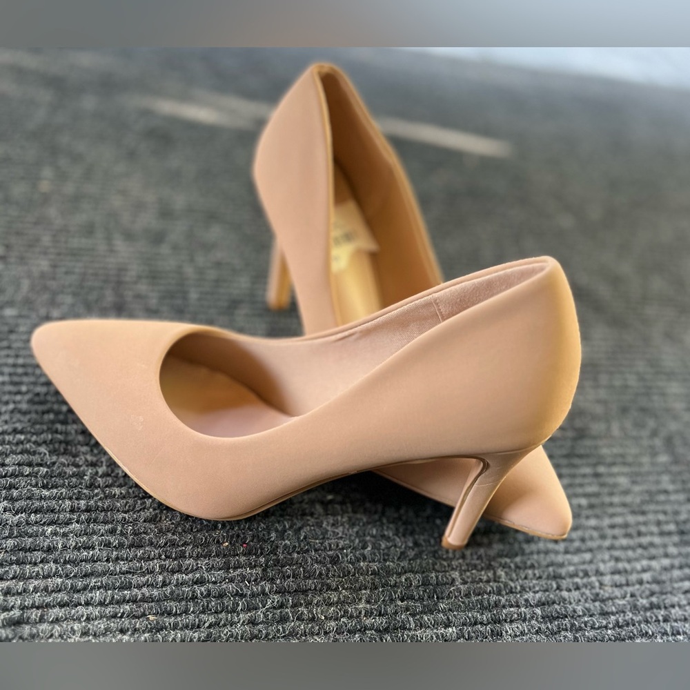 Top Moda Women Pointed Toe Stilettos size 9 beige